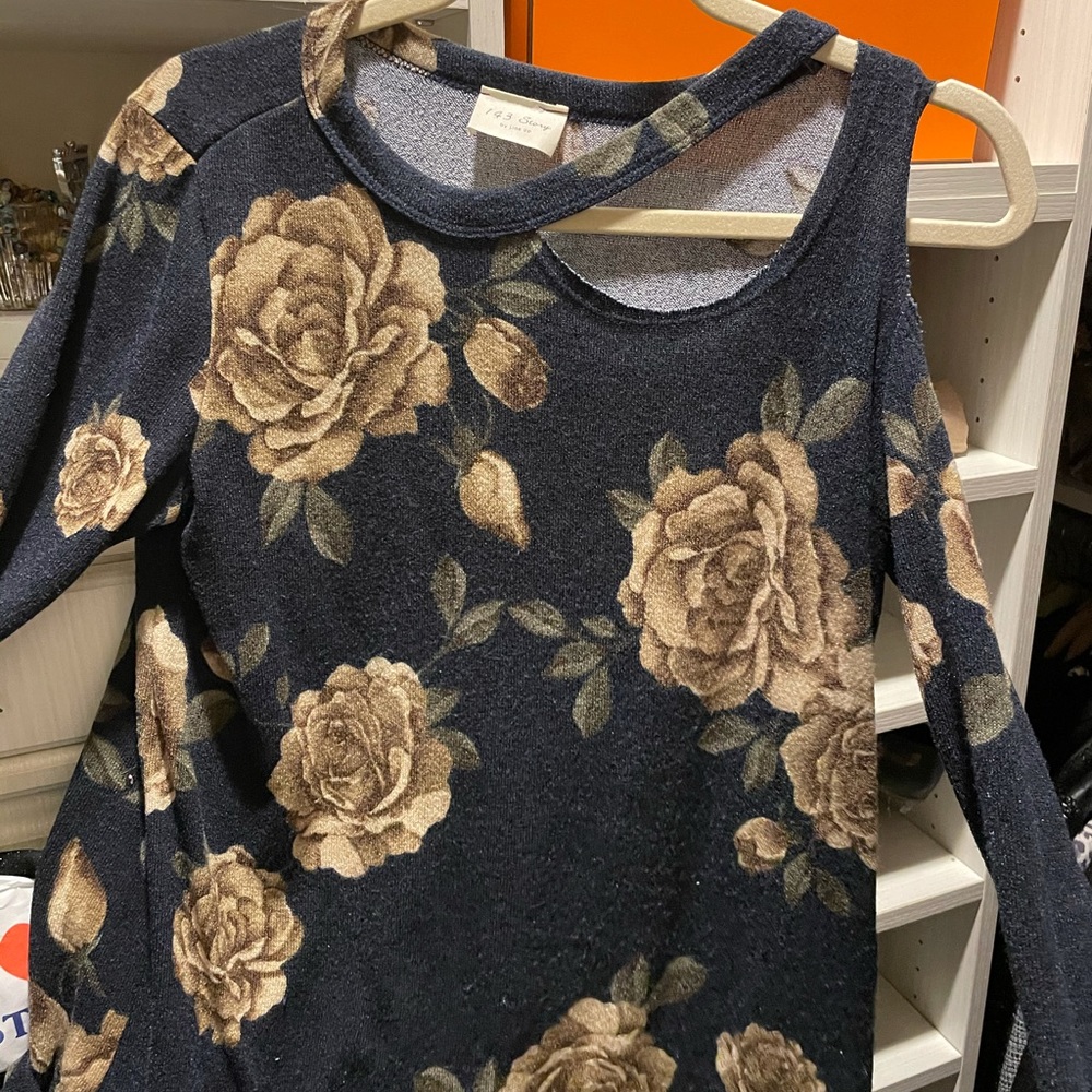 Cold shoulder floral top